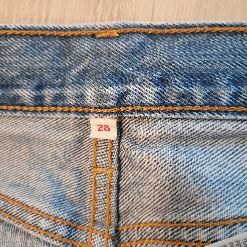 Levi's 501 Original Straight Fit Cut-Off Distressed Jeans - Picture 4 of 5